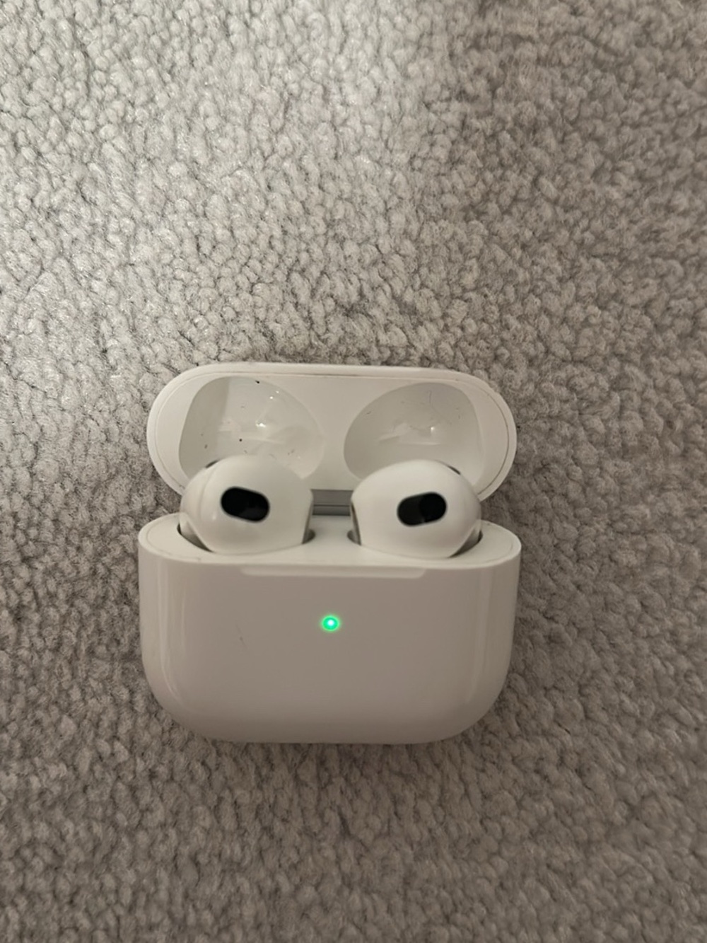 Apple White Wireless Earbuds with Charging Case